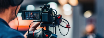 Mann hinter Kamera Mann hinter Kamera